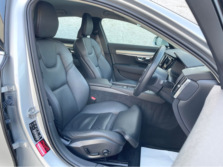 2020 Volvo S90 - image 17