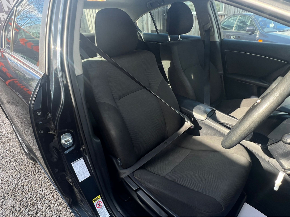 2011 Toyota Avensis - image 10