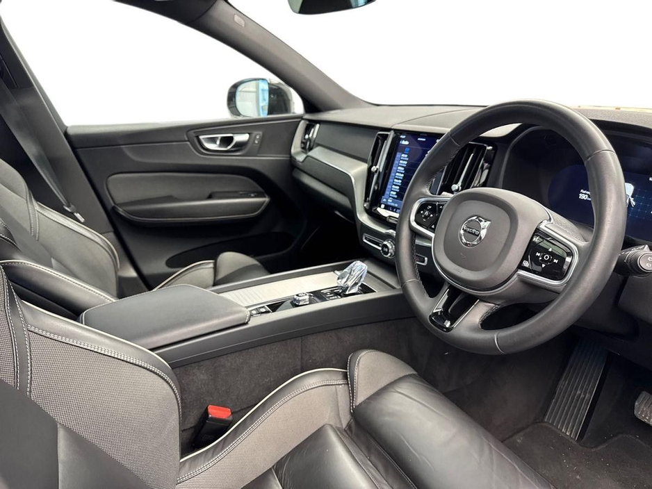 2023 Volvo XC60 - image 6