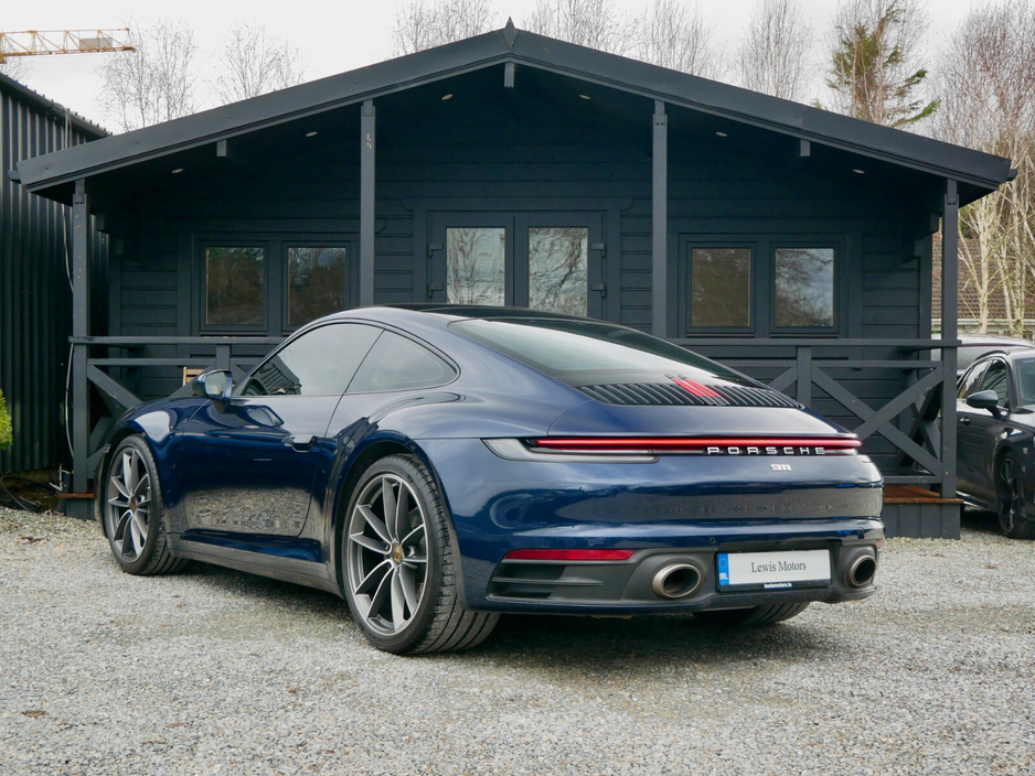 2022 Porsche 911 - image 4