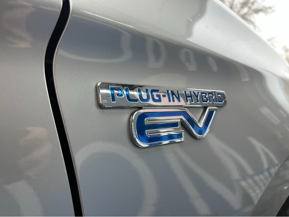 2018 Mitsubishi Outlander - image 8