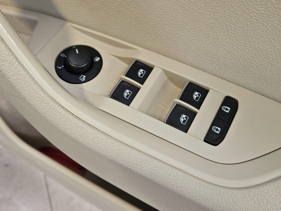 2019 Skoda Superb - image 9