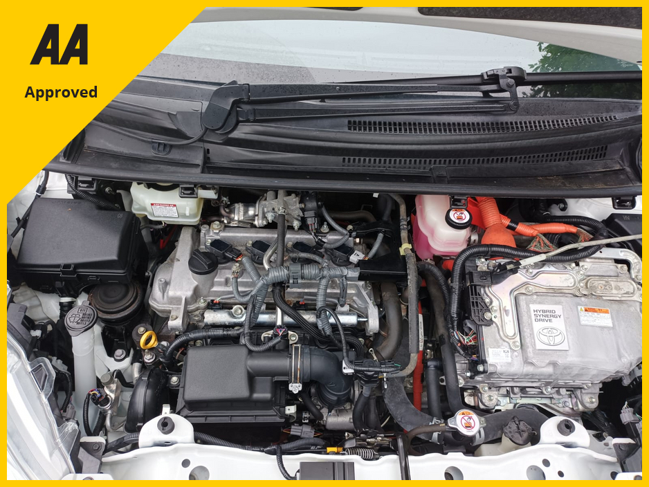 2019 Toyota Yaris 1.5 PETROL HYBRID AUTOMATIC ONLY 53,817kms JUST FULLY SERVICED INCLUDING 4 NEW TYRES 2 YEARS NCT 1 YEAR ROAD TAX HIGH SPEC CAR REVERSE CAMERA LARGE TOUCHSCREEN MULTIMEDIA SYSTEM PARKING SENSORS €17,949