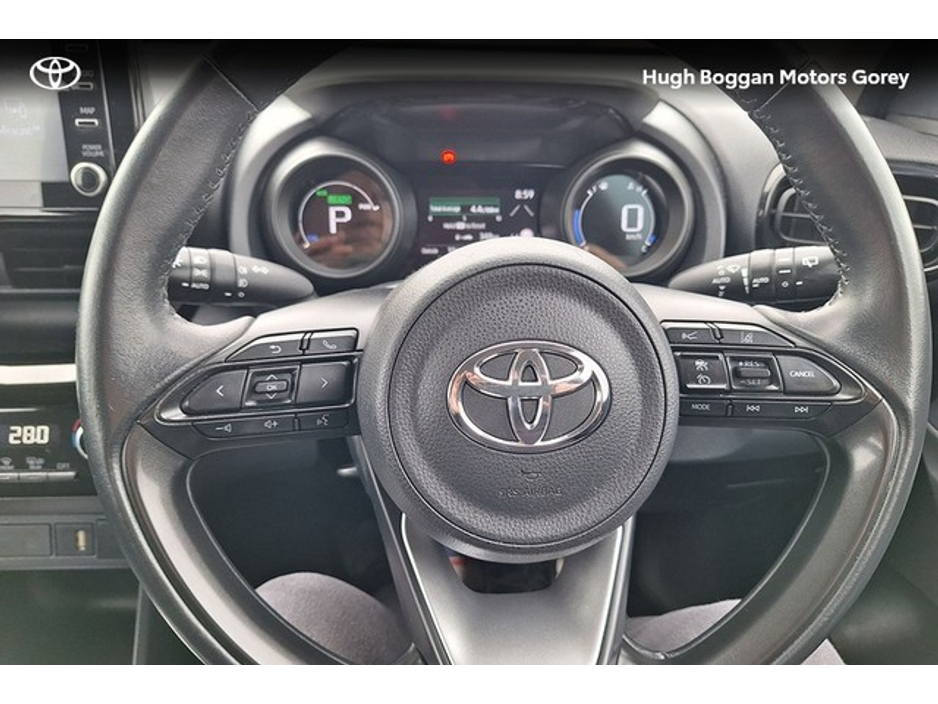 2023 Toyota Yaris Cross - image 17