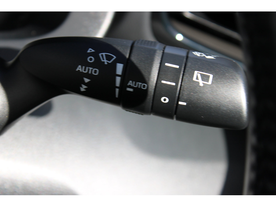 2024 Toyota Yaris - image 22