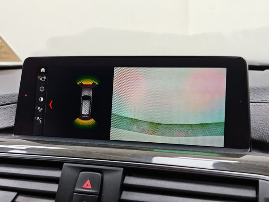 2018 BMW 3 Series - image 22