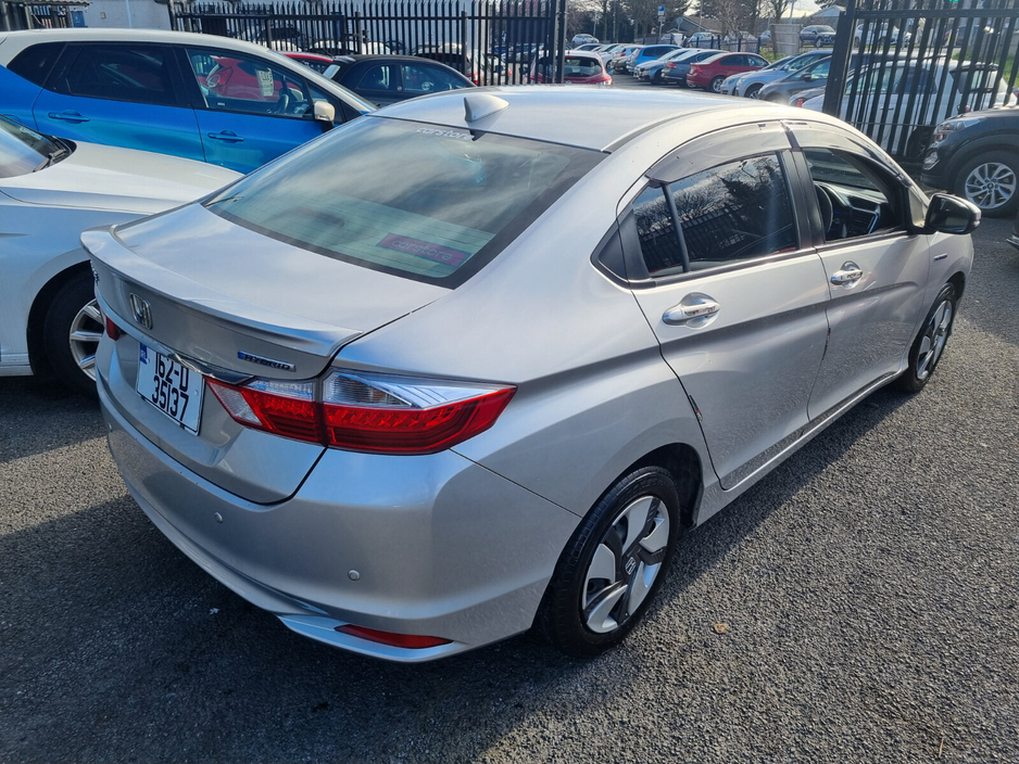 2016 Honda Grace - image 24