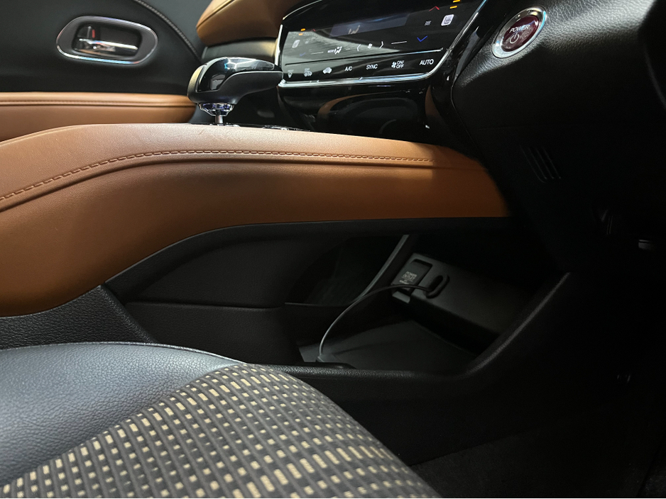 2015 Honda Vezel €15950! 2015 HONDA VEZEL HYBRID Z 1.5 AUTOMATIC / CRUISE CONTROL / REVERSE CAMERA / HEATED SEATS €15,950