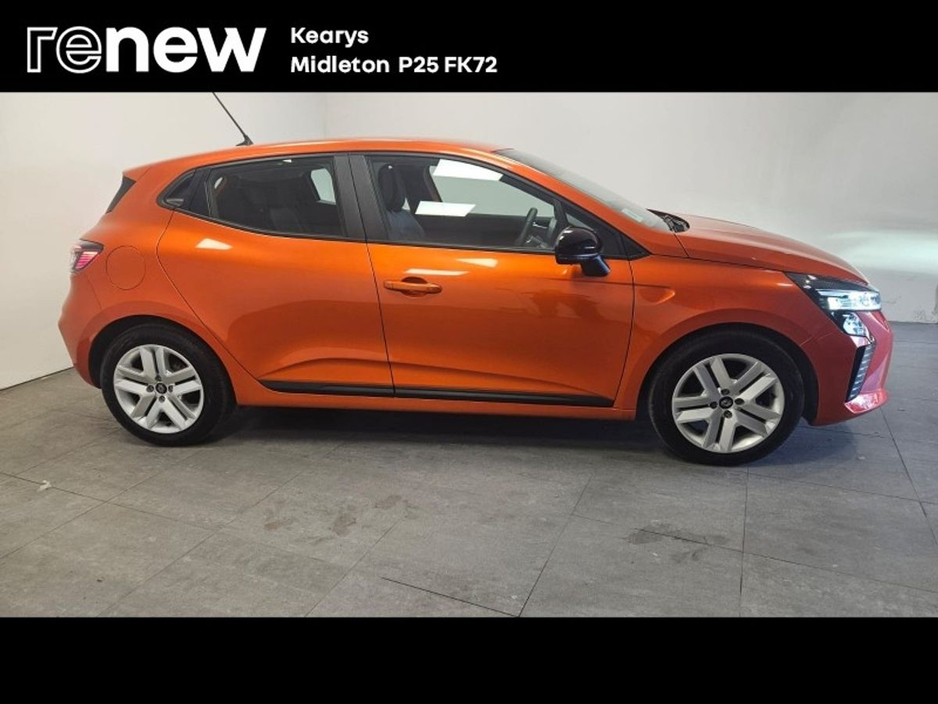 2025 Renault Clio - image 7