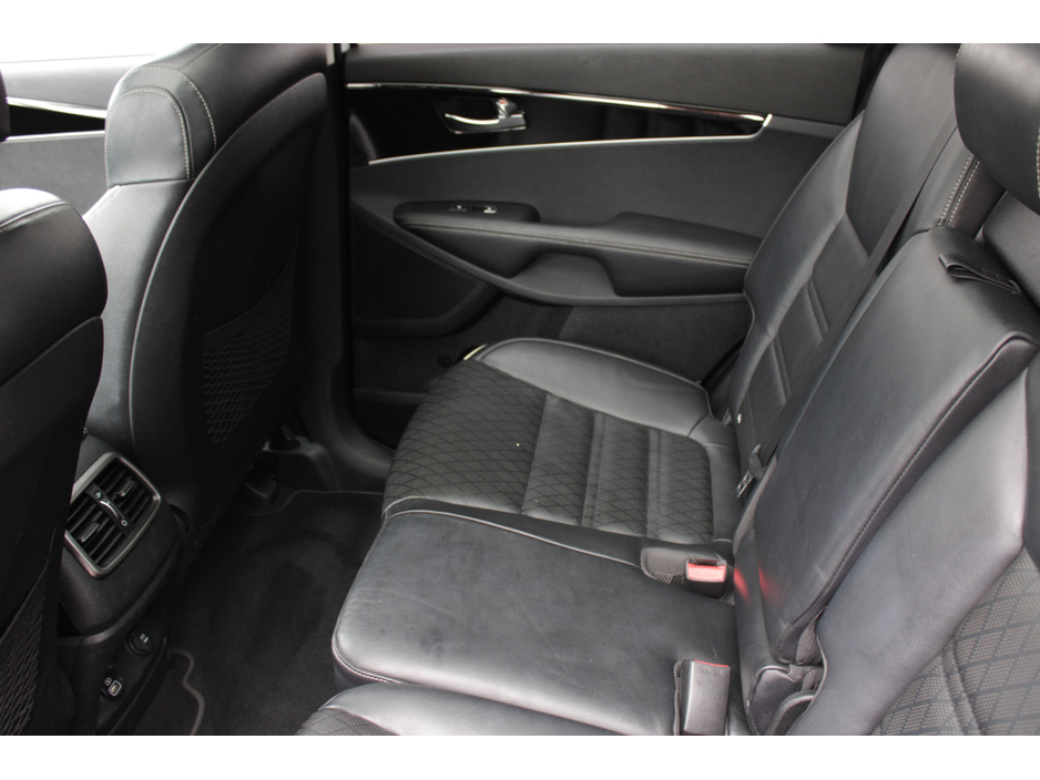 2018 Kia Sorento - image 21