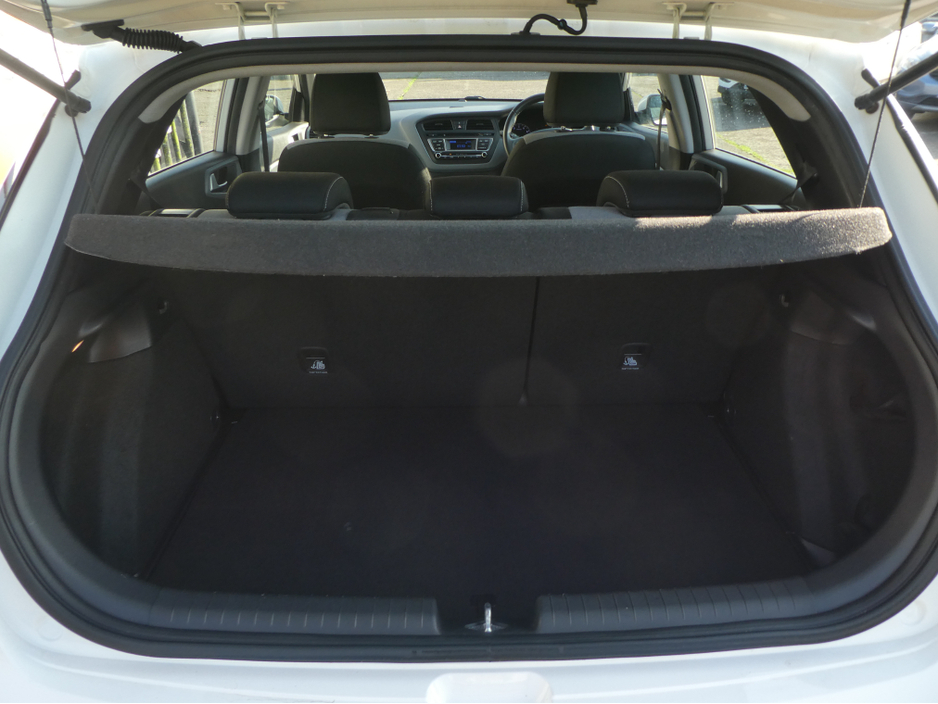 2016 Hyundai i20 - image 10