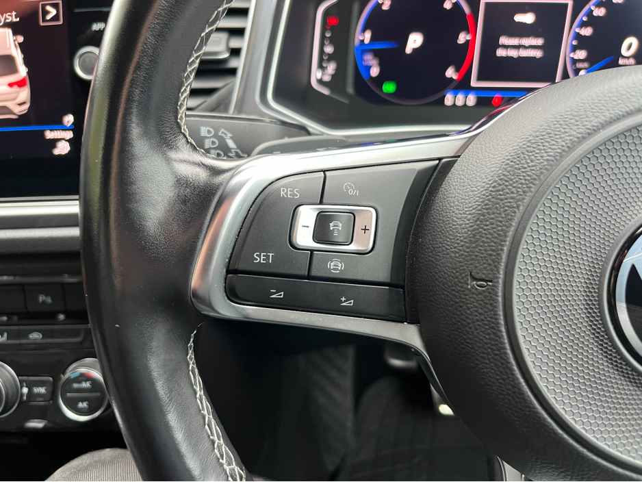 2021 Volkswagen T-Roc R-LINE AUTOMATIC 2.0 DIESEL //LOW MILES//HALF LEATHER SEATS//ADAPTIVE CRUISE CONTROL//REVERSE CAMERA//KEYLESS ENTRY// €27,950