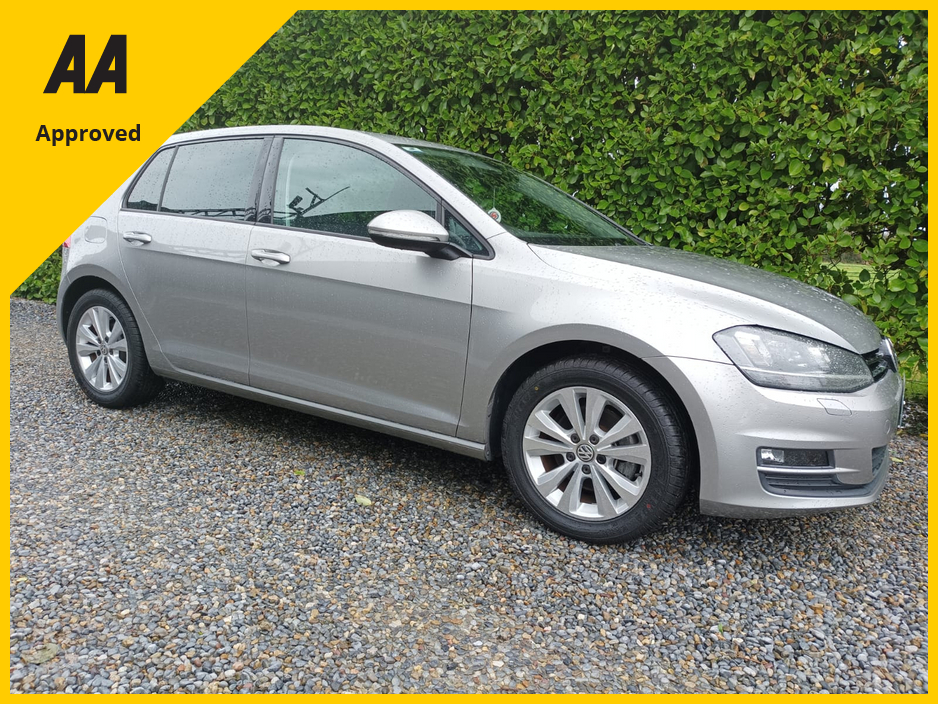 2017 Volkswagen Golf 1.2 TSI COMFORTLINE PLUS COMPREHENSIVE SERVICE HISTORY (9 STAMPS) ONLY 74,146kms FACTORY IMMOBILISER PUSH BUTTON START PROXIMITY KEY MULTI-FUNCTION STEERING WHEEL ALLOY WHEELS NCT ROADTAX €17,695