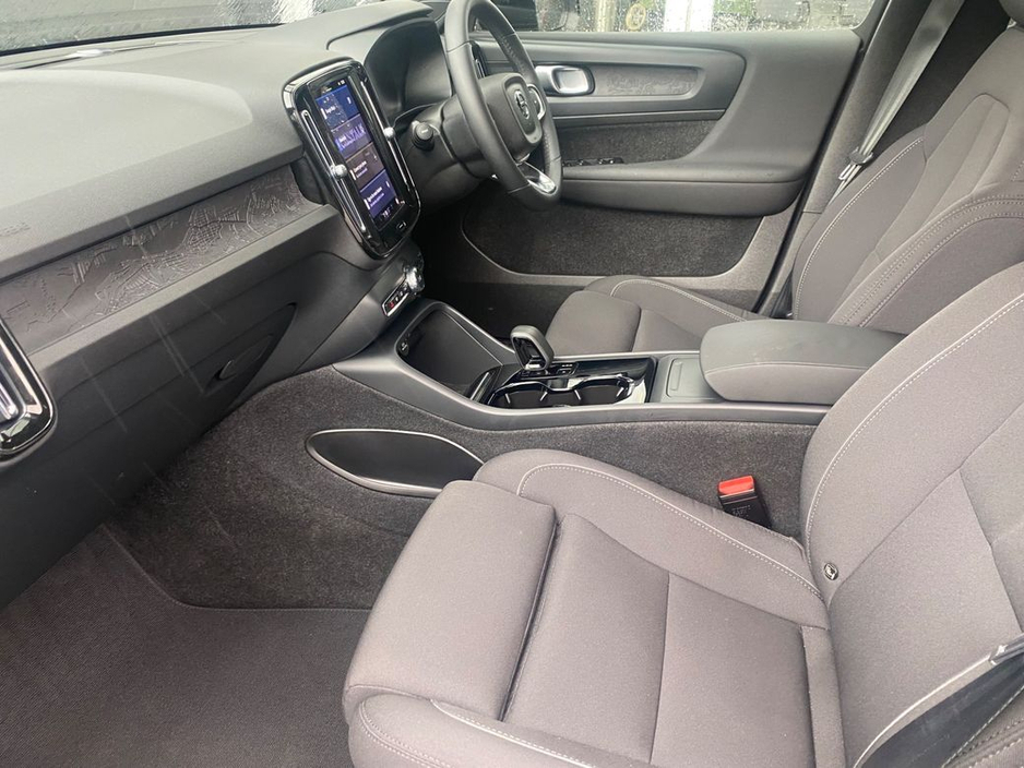 2023 Volvo XC40 - image 16
