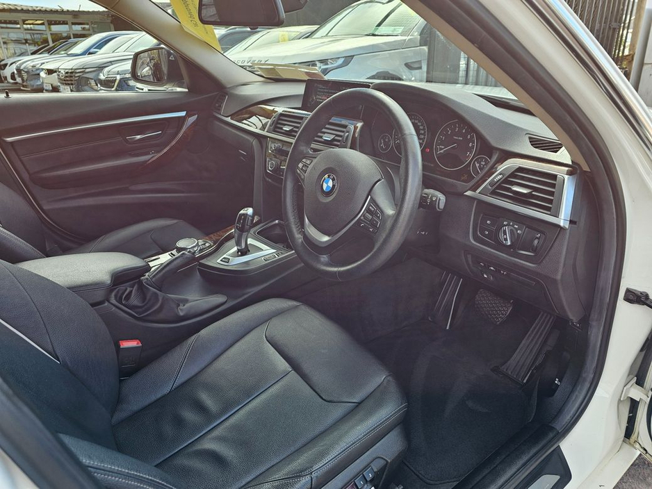 2016 BMW 3 Series - image 11