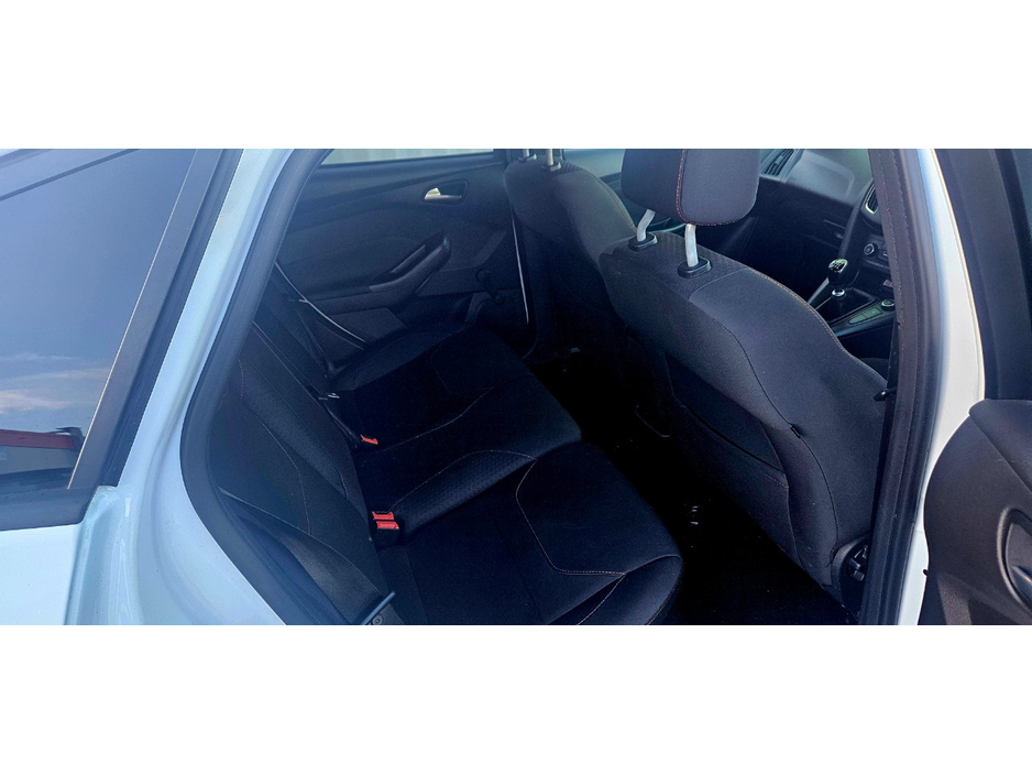 2018 Ford Focus - image 27