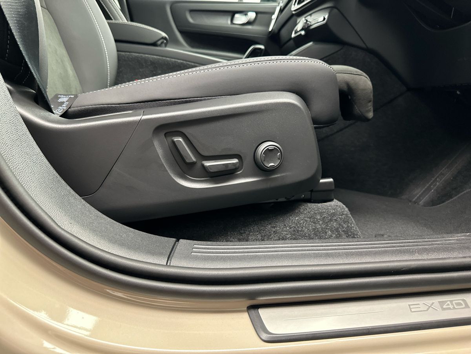 2026 Volvo EX40 - image 21