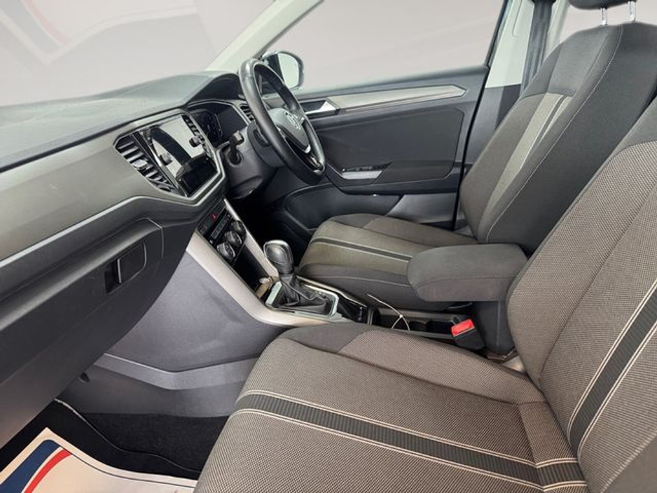 2021 Volkswagen T-Roc - image 16