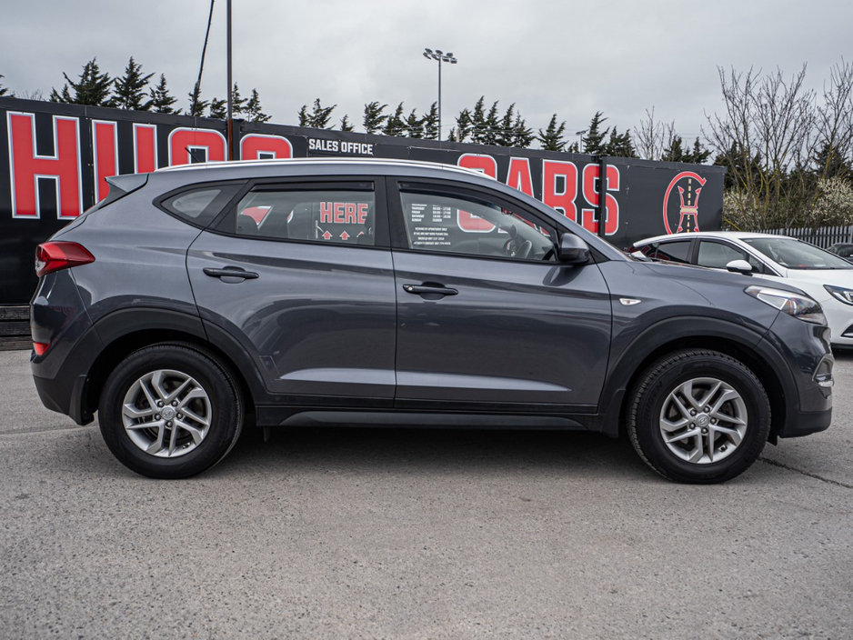 2017 Hyundai Tucson - image 10