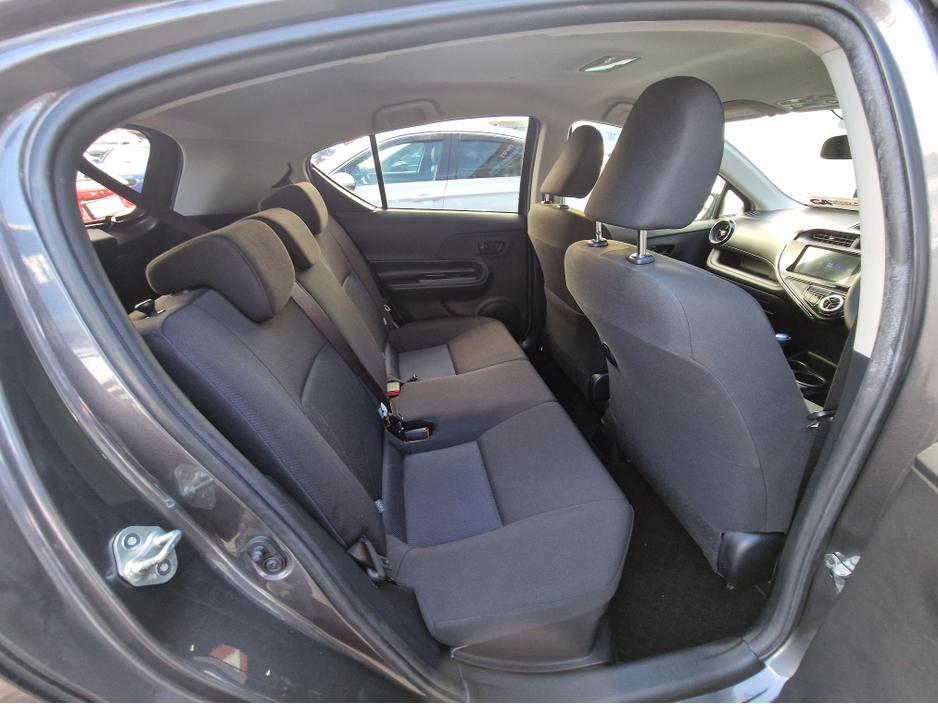 2018 Toyota Aqua - image 32