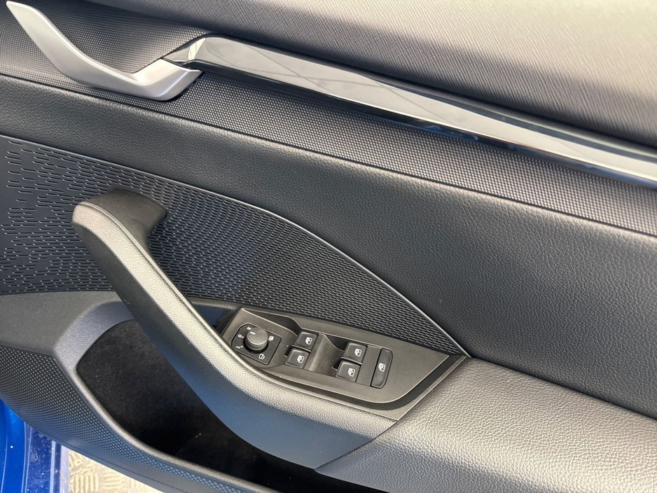 2025 Skoda Octavia - image 11