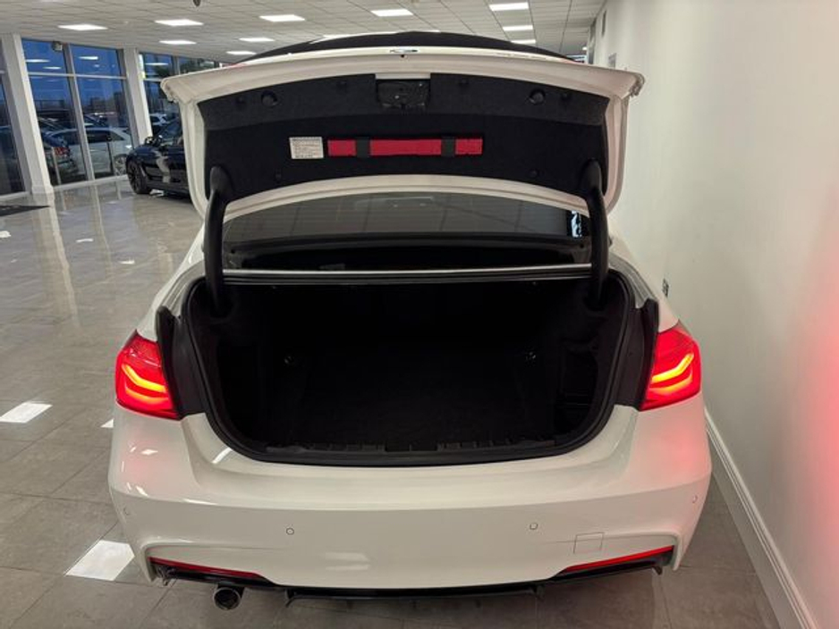 2015 BMW 3 Series - image 13