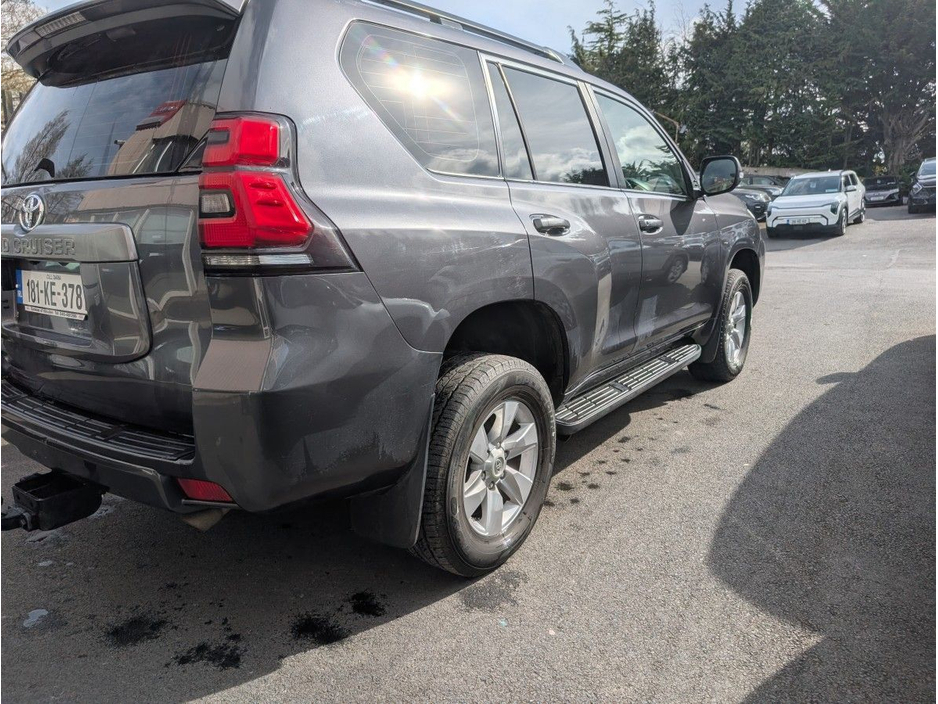 2018 Toyota Landcruiser - image 4