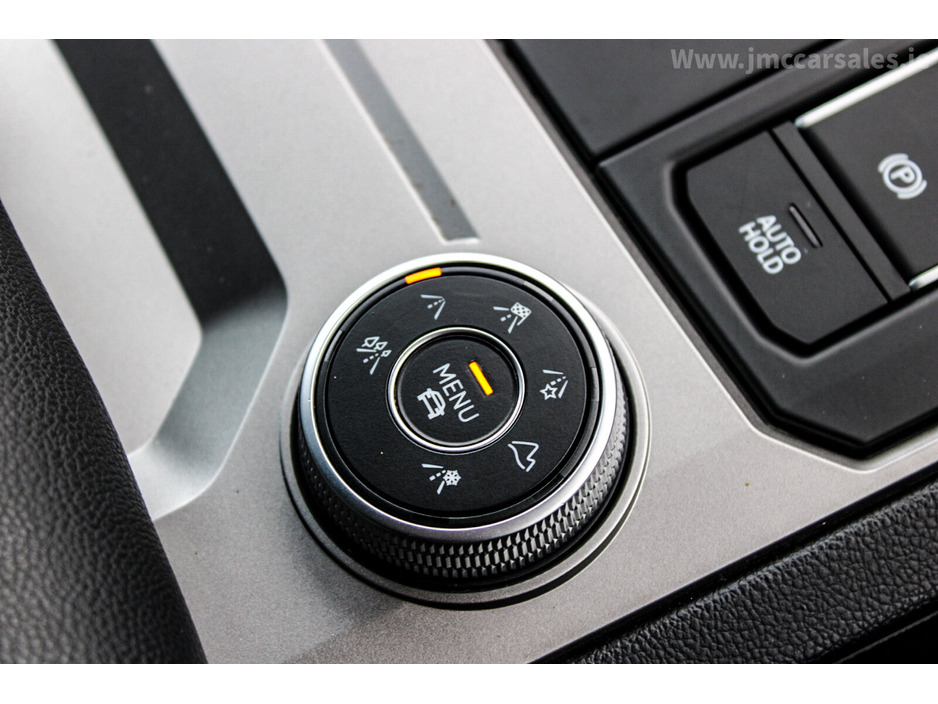 2021 Volkswagen Touareg - image 20