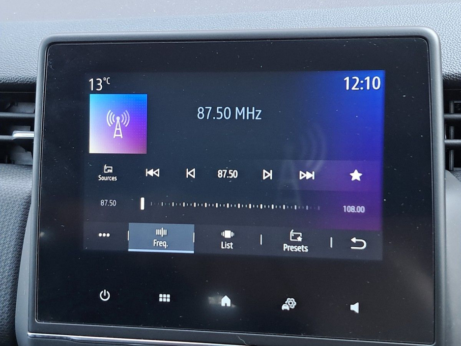 2020 Renault Clio - image 22