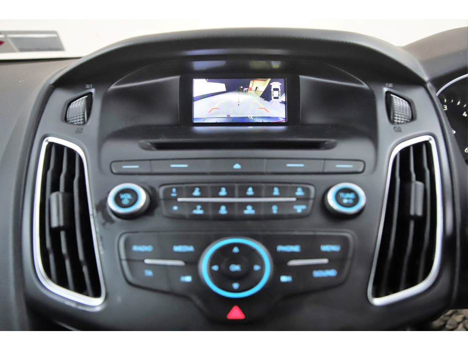 2016 Ford Focus - image 20