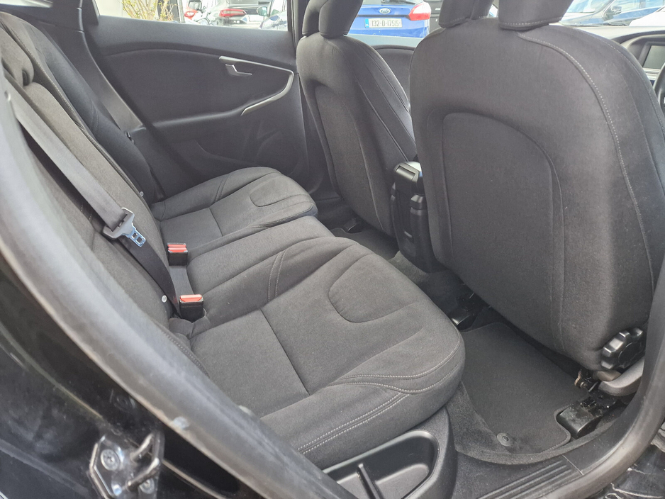 2013 Volvo V40 - image 16