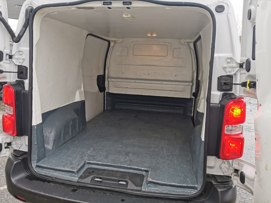 2023 Citroen Dispatch - image 10