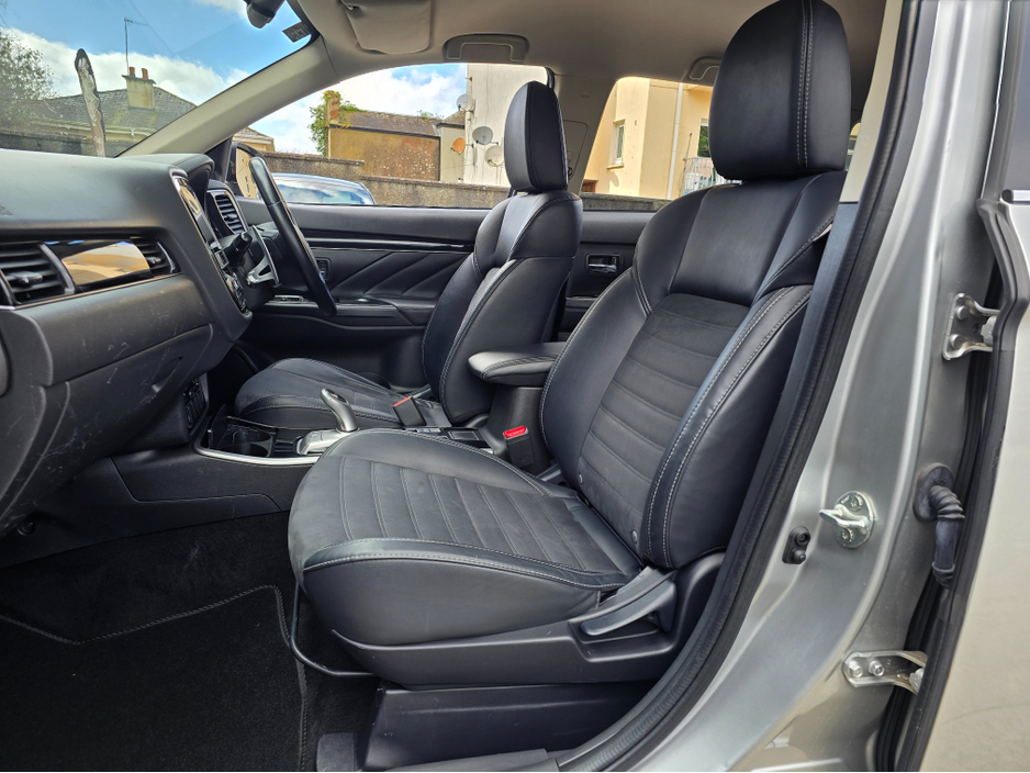 2019 Mitsubishi Outlander - image 12