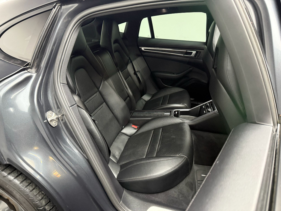 2019 Porsche Panamera - image 11