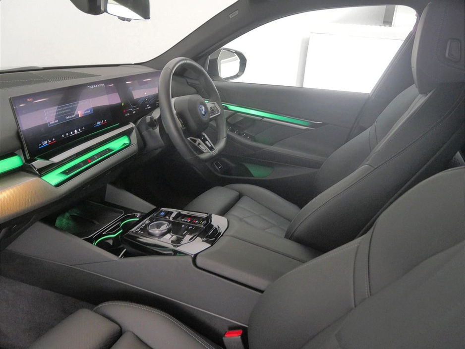 2025 BMW i5 - image 7