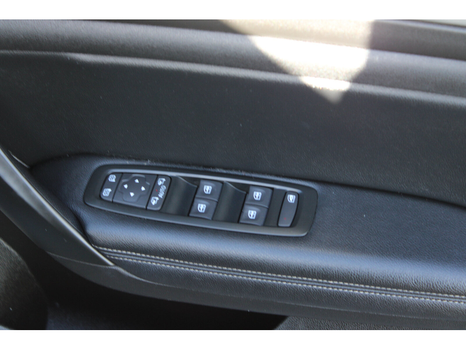 2018 Renault Megane - image 14