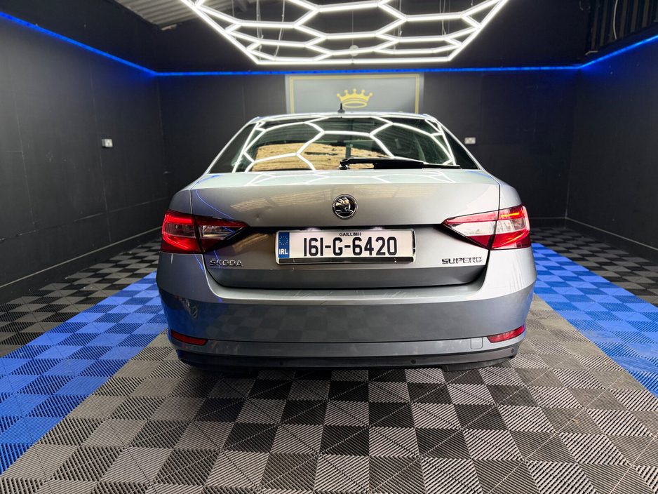 2016 Skoda Superb - image 10