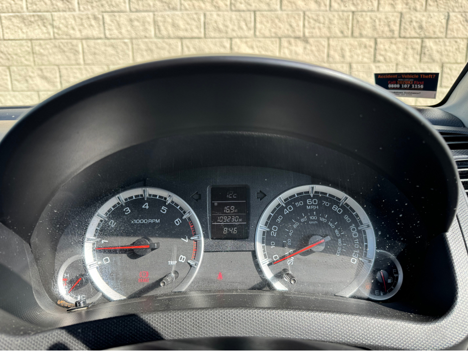 2014 Suzuki Swift - image 15