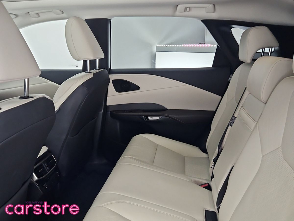 2023 Lexus RX 450 h - image 13