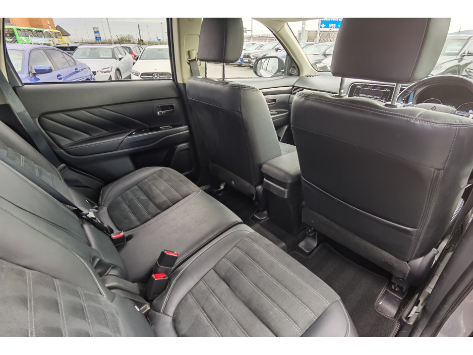 2015 Mitsubishi Outlander - image 11