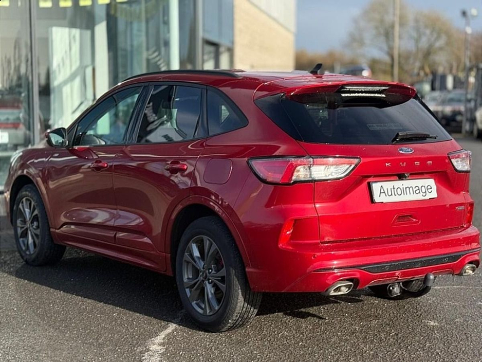 2022 Ford Kuga - image 2