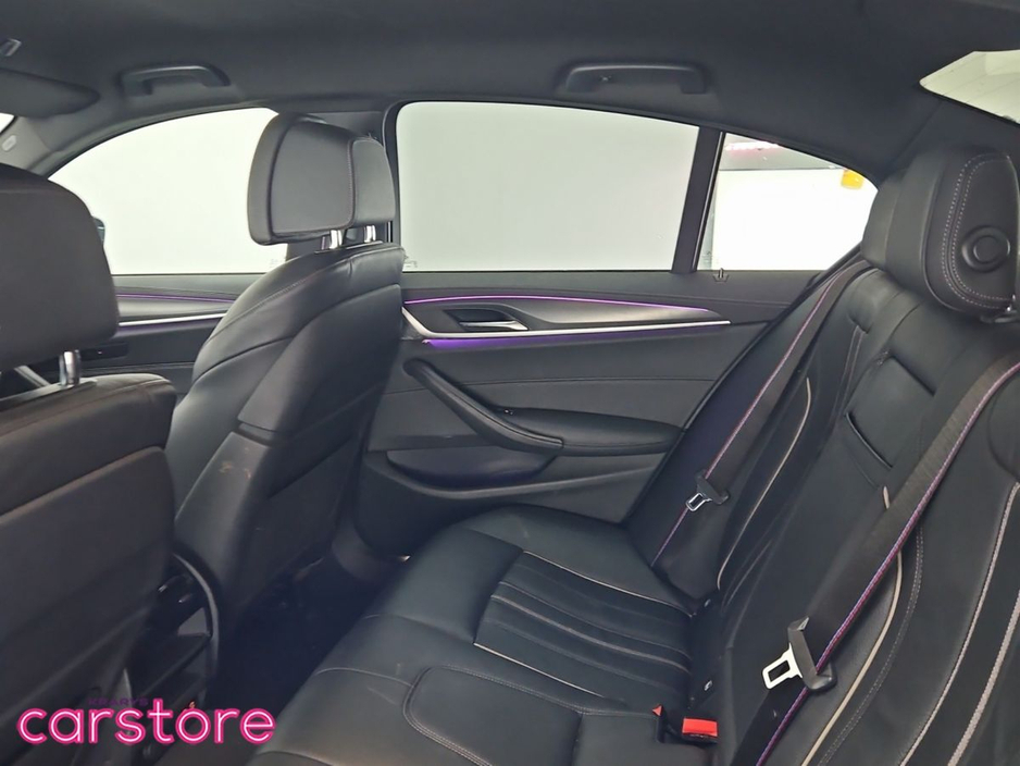 2021 BMW 5 Series - image 13