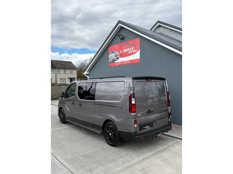 2019 Renault Trafic - image 8