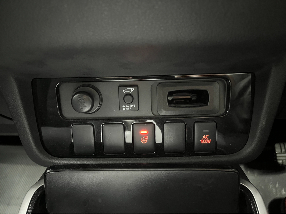 2018 Mitsubishi Outlander €19950! 2018 MITSUBISHI OUTLANDER PHEV G 2.4 AUTOMATIC / CRUISE CONTROL / 360° PARKING CAMERA / ELECTRIC HEATED SEATS / HEATED STEERING WHEEL / PADDLE SHIFTERS €19,950