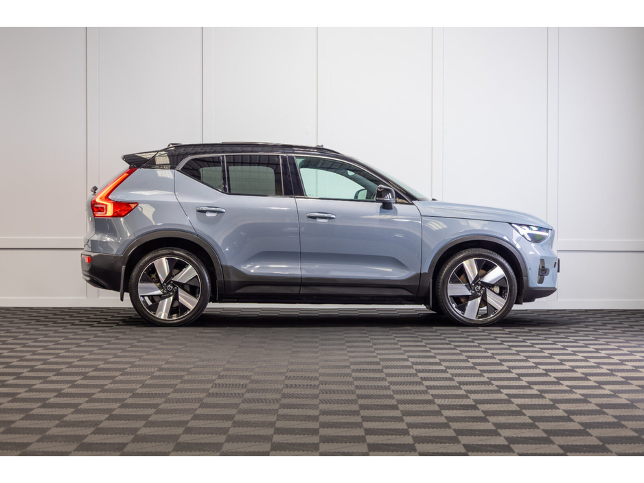 2023 Volvo XC40 - image 6