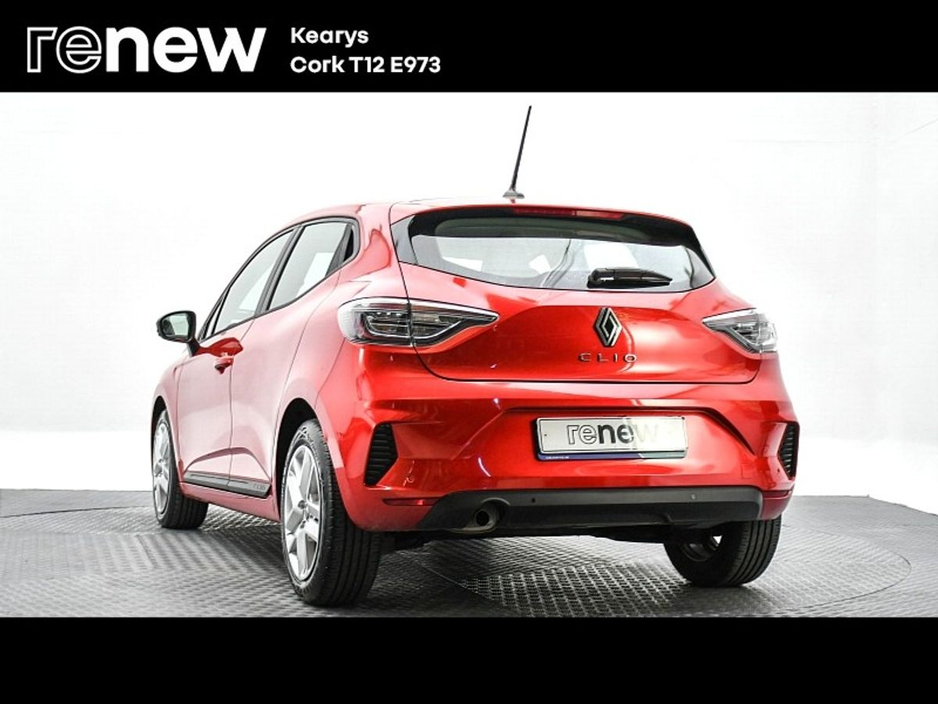 2025 Renault Clio - image 3