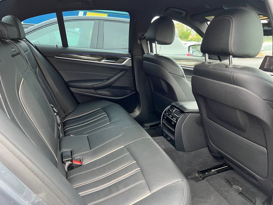 2020 BMW 5 Series - image 8