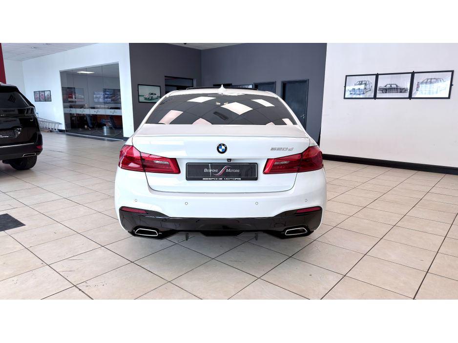 2018 BMW 5 Series - image 23