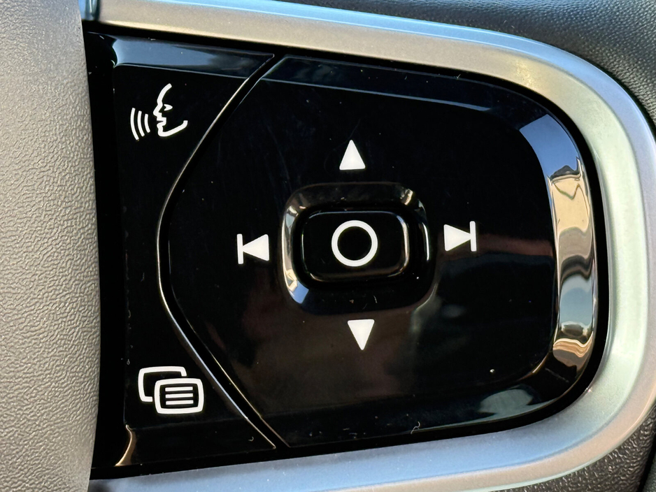 2022 Volvo XC90 PHEV T8 (390hp) R-Design AWD €56,900