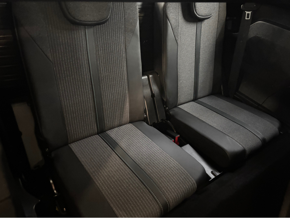 2022 Peugeot 5008 - image 3